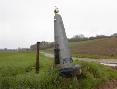 Grenspaal 89 nabij Dousberg/Albertkanaal