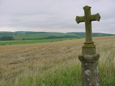 Wegkruis in het veld tussen Manternach en Grevenmacher Wegkruis in het veld tussen Manternach en Grevenmacher