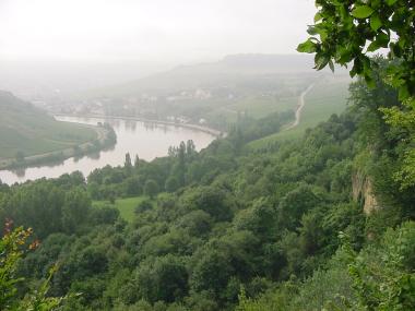 Uitzicht op de Moezel tussen Grevenmacher en Machtum Uitzicht op de Moezel tussen Grevenmacher en Machtum