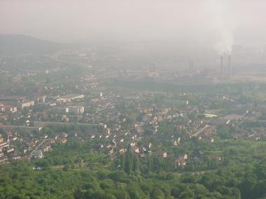 Uitzicht op industrie-omgeving vanaf de "Tour de Drince"