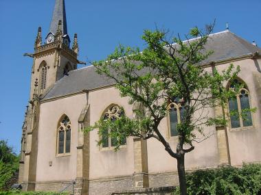 Kerkje van F�ves in flamboyante gotiek Kerkje van F�ves in flamboyante gotiek