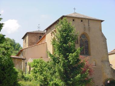 Versterkte kerk uit 1288 van Norroy-le-Veneur