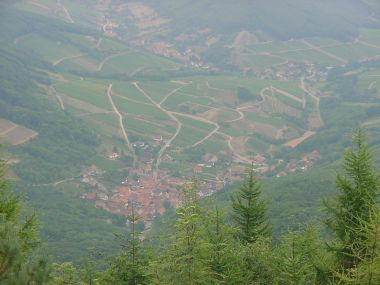 Uitzicht op het dal vanaf de Ungersberg Uitzicht op het dal vanaf de Ungersberg