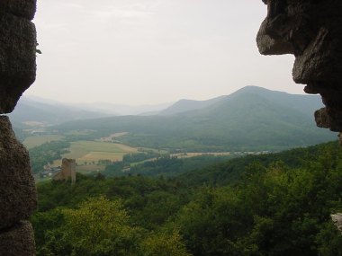 Uitzicht op toren Ramstein vanaf ruine de l'Ourtenbourg