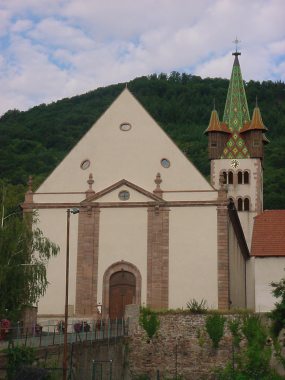 Kerkje met bijzondere toren in Ch�tenois Kerkje met bijzondere toren in Ch�tenois
