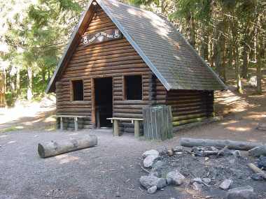 Schuilhut bij Pierre des Trois-Bans Schuilhut bij Pierre des Trois-Bans