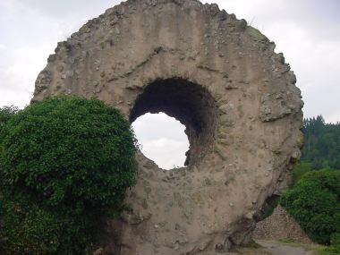 Het 'oog van de toverheks' bij ch�teau de l'Engelsbourg