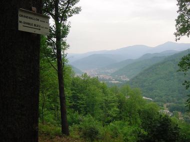 Uitzicht nabij Col du Staufen op de Grand Ballon en omgeving