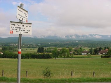 Wandelwijzer en zicht op omgeving nabij Salbert Wandelwijzer en zicht op omgeving nabij Salbert