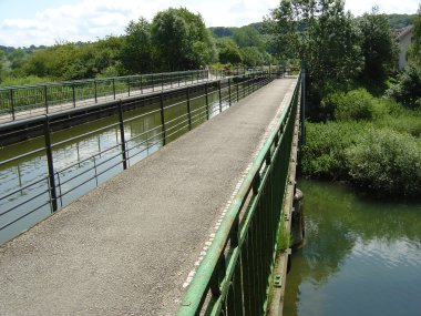 Kruising van twee kanalen tussen Brognard en Fesches-le-Ch�tel Kruising van twee kanalen tussen Brognard en Fesches-le-Ch�tel
