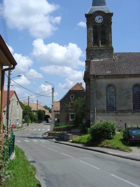 Kerkje in het centrum van Fesches-le-Ch�tel