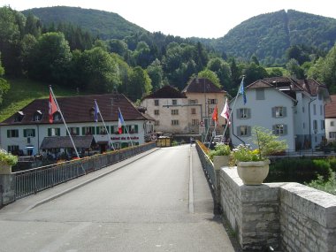 Grensovergang bij brug over de Doubs in Goumois