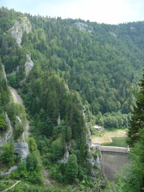 Omgeving en stuwdam van de barrage du Chatelot