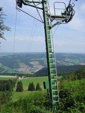 Skilift met uitzicht op Villers-le-Lac Skilift met uitzicht op Villers-le-Lac