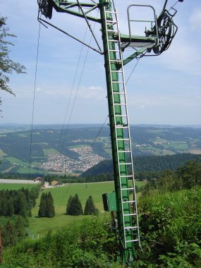 Skilift met uitzicht op Villers-le-Lac