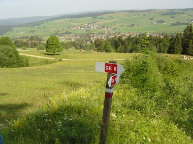 Zicht vanaf le Morond op H�pitaux-Neufs en omgeving