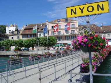 Vertrekpier boten aan het meer van Gen�ve in Nyon Vertrekpier boten aan het meer van Gen�ve in Nyon