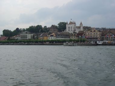 Zicht op Nyon vanaf het meer van Gen�ve Zicht op Nyon vanaf het meer van Gen�ve