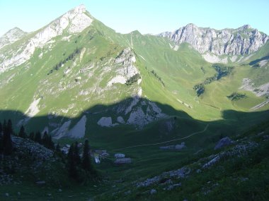 Uitzicht op het dal waarin gelegen de refuge de Bise Uitzicht op het dal waarin gelegen de refuge de Bise