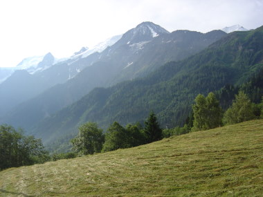 Uitzicht op skipiste en Mont Blanc massief