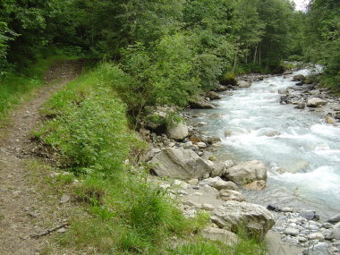 Wandelpad langs de Bon Nant Wandelpad langs de Bon Nant