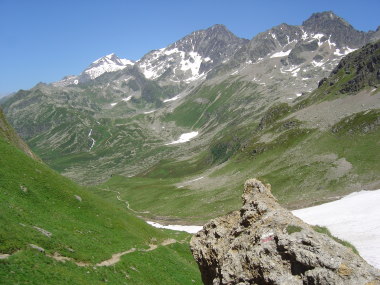 Uitzicht vanaf de Col du Bonhomme in Noordlijke richting Uitzicht vanaf de Col du Bonhomme in Noordlijke richting