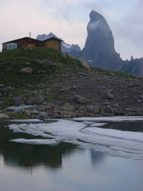 Refuge de Presset (2514 m( Refuge de Presset (2514 m(