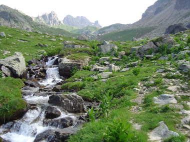 Beekje langs het pad naar Refuge de la Balme Beekje langs het pad naar Refuge de la Balme