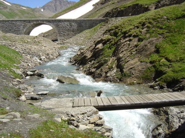 Bruggetjes bij afdaling Col de l'Iseran (nabij Pont de la Neige)