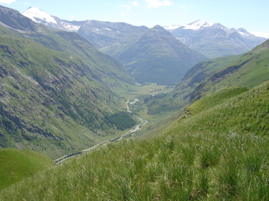 Zicht op het dal nabij Bonneval-sur-Arc Zicht op het dal nabij Bonneval-sur-Arc